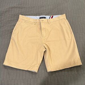 Men’s Tommy Hilfiger khaki shorts